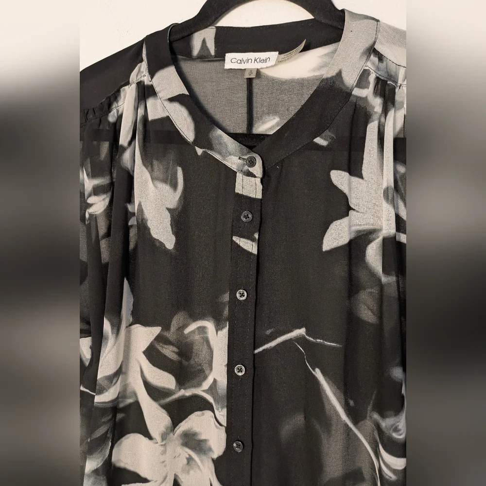 Calvin Klein Women’s Floral Chiffon Button-Up Sheer Top Size S Black White Lace - Picture 4 of 10